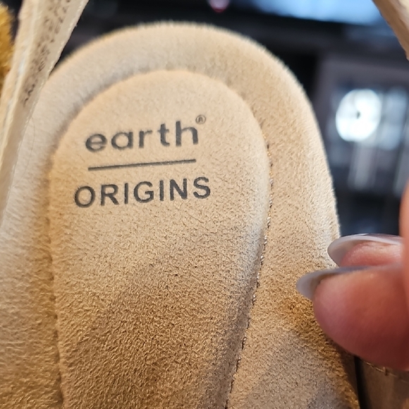 Earth Origins Tan Sandals - Picture 2 of 11